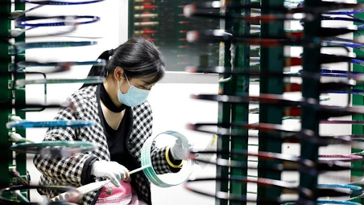 Ketahui 3 Perbedaan Raket Badminton Berbahan Carbon Dan Graphite