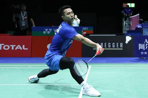 Maksimalkan permainan badminton kamu dengan menerapkan forehand grip yang benar dan tepat! Rasakan perbedaannya saat bermain!