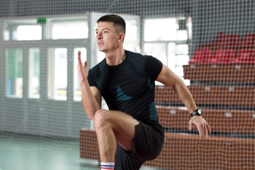 6 Stretching Badminton yang Wajib Dilakukan Sebelum Main