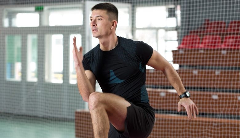 6 Stretching Badminton yang Wajib Dilakukan Sebelum Main
