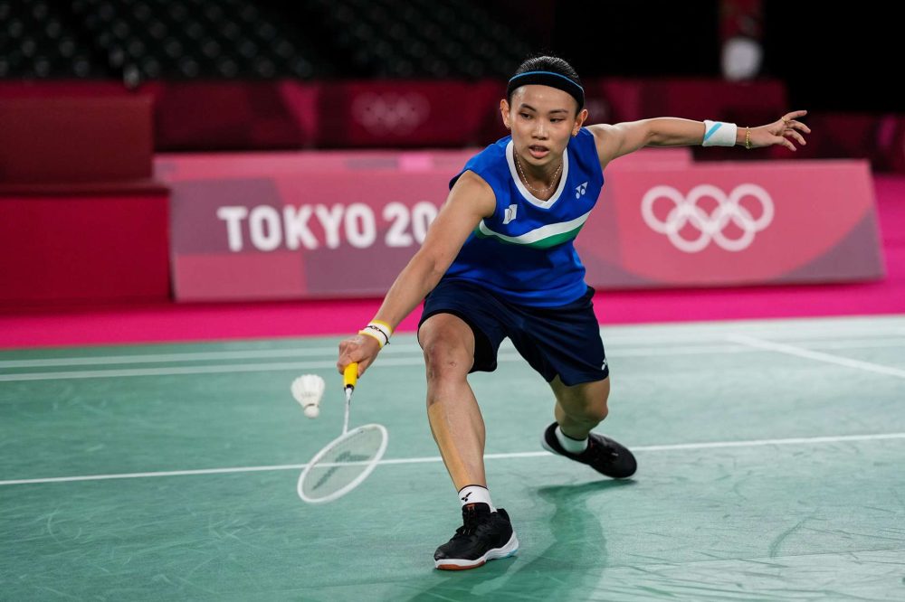 rekomendasi sepatu badminton wanita
