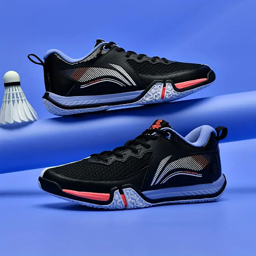 sepatu badminton lining